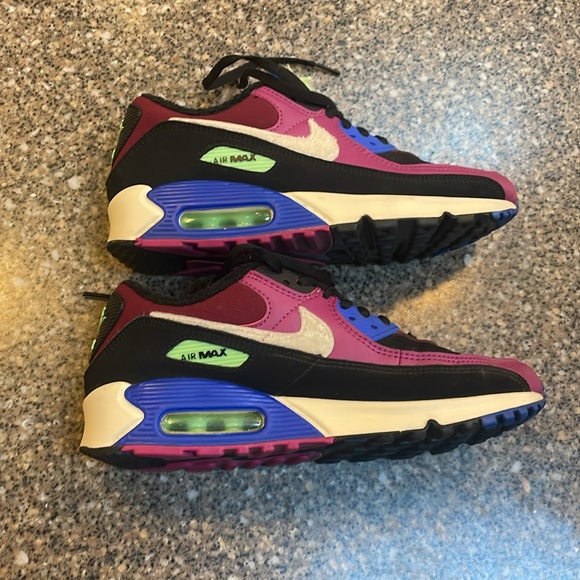 01730 WOMENβS NIKE AIR MAX 90 -Faux Fur - Picture 4 of 8